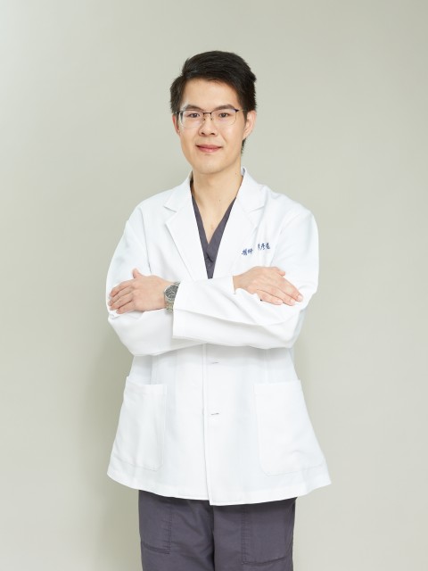 陳彥龍專長：麻醉專科、復健