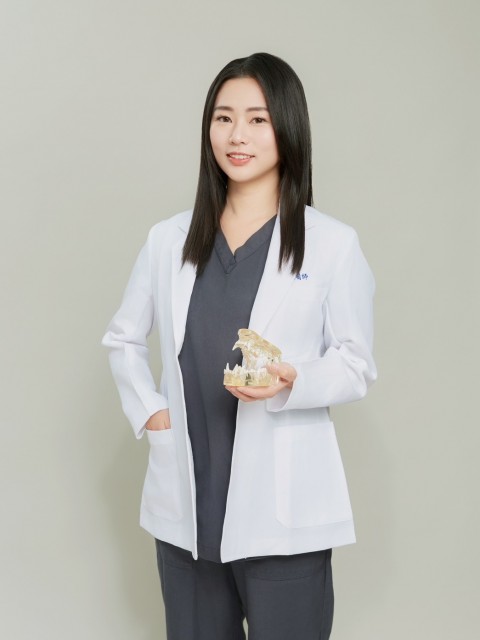 黃若茜專長：牙科、皮膚